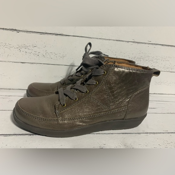 Vionic Women’s Size 6.5 Gray Ankle Boots – Supportive Orthotic Comfort Shoes - Picture 3 of 11